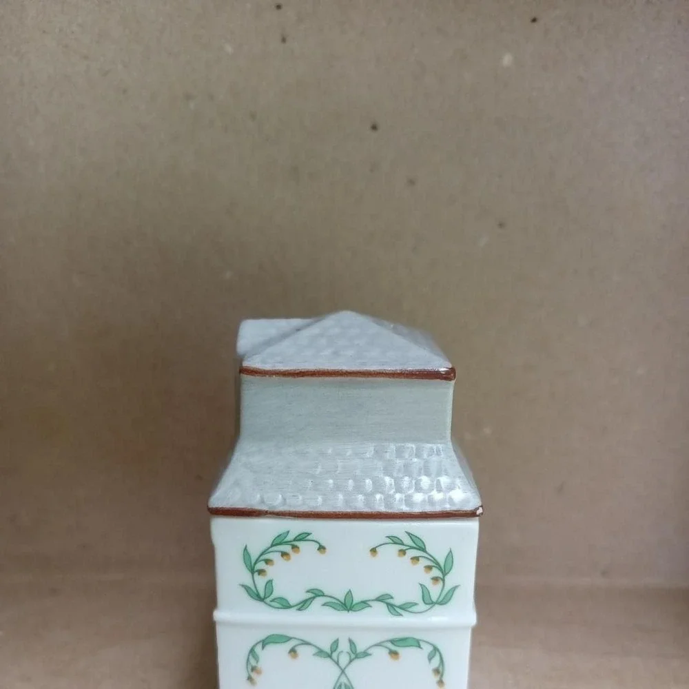 vintage 1989 lenox spice village NUTMEG house spice box